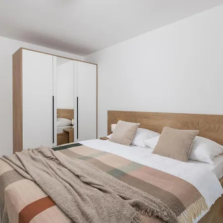 Casa vacanze Nice Home In Kraljevica With Wifi *